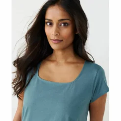 T-shirt col carré, manches courtes