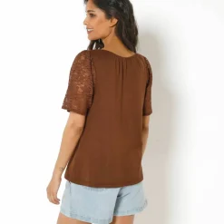 T-shirt à col fendu élastiqué, manches coude en dentelle