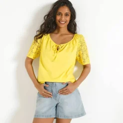 T-shirt à col fendu élastiqué, manches coude en dentelle