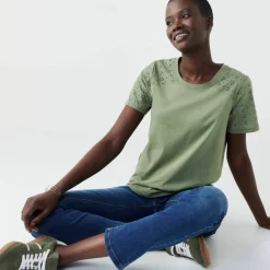 T-shirt col rond manches courtes, détail broderie anglaise