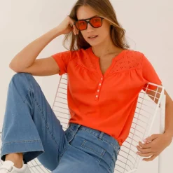 T-shirt col tunisien manches courtes, broderie anglaise