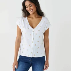 T-shirt col V boutonné imprimé cerises dorées