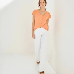 T-shirt col V boutonné imprimé cerises dorées