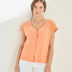T-shirt col V boutonné imprimé cerises dorées
