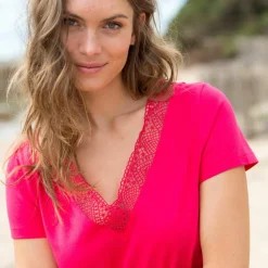 T-shirt col V dentelle