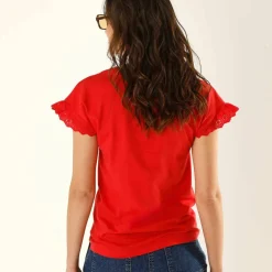 T-shirt col V manches courtes, détails broderie anglaise