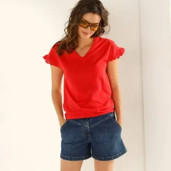 T-shirt col V manches courtes, détails broderie anglaise