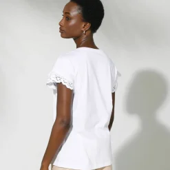 T-shirt col V manches courtes, détails broderie anglaise
