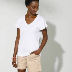T-shirt col V manches courtes, détails broderie anglaise