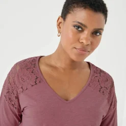 T-shirt col V manches longues dentelle