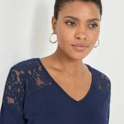 T-shirt col V manches longues dentelle