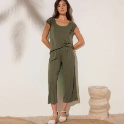 T-shirt maille unie, laçage épaules