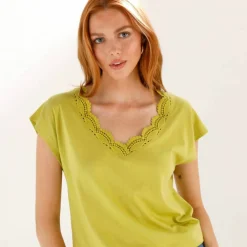 T-shirt uni, col V macramé