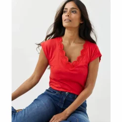 T-shirt uni, col V macramé
