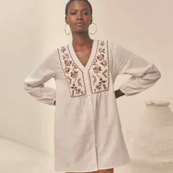 Tunique brodée boutonnée