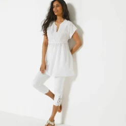 Tunique à plastron broderie anglaise, manches courtes