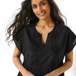 Tunique à plastron broderie anglaise, manches courtes