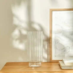 Vase en verre strié