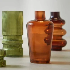 Vase ondulé en verre ambré