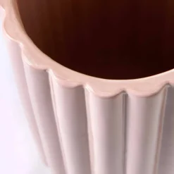 Vase strié céramique rose