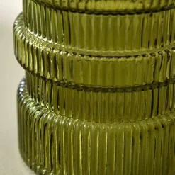 Vase strié en verre