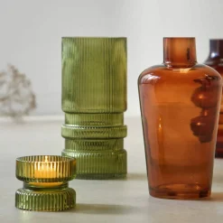 Vase strié en verre