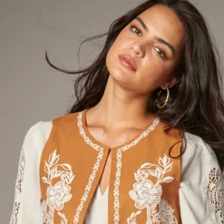Veste brodée sans manches