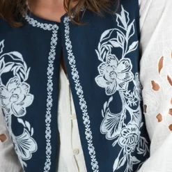 Veste brodée sans manches