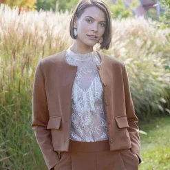 Veste courte de tailleur à col rond, unie