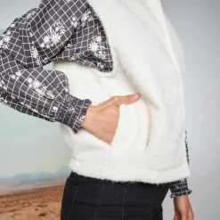 Veste sans manches, maille bouclette